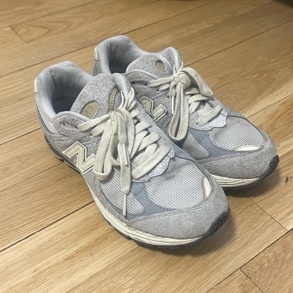 New Balance 2002R size 6
